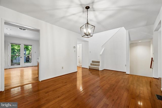 5904 VALERIAN LN, Rockville, MD 20852