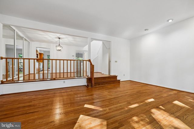 5904 VALERIAN LN, Rockville, MD 20852