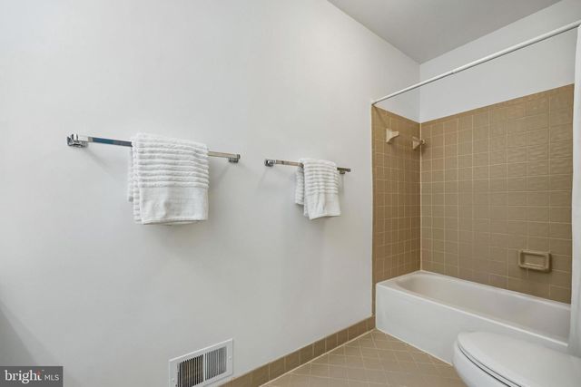 5904 VALERIAN LN, Rockville, MD 20852