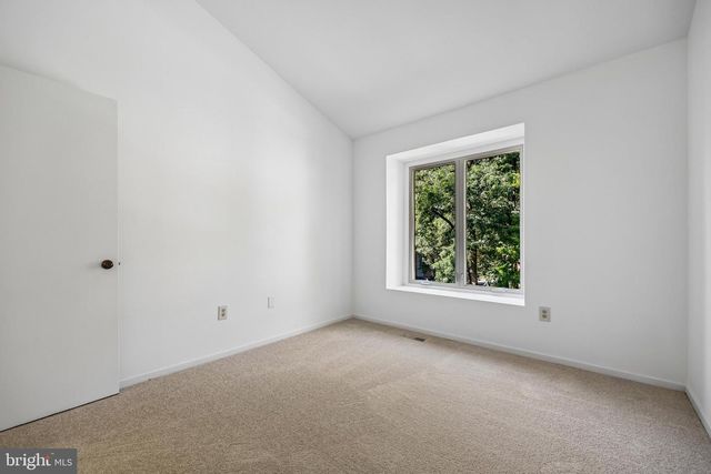 5904 VALERIAN LN, Rockville, MD 20852