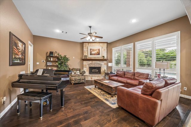 107 Cherry Bark Place, Montgomery, TX 77316
