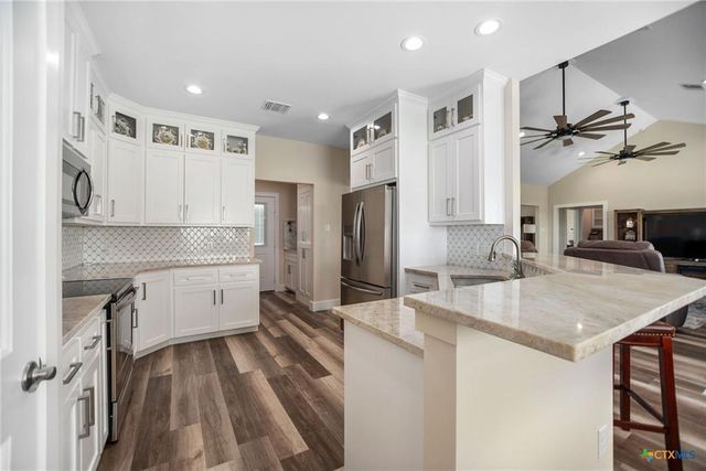 105 Redfish Drive, Port Lavaca, TX 77979