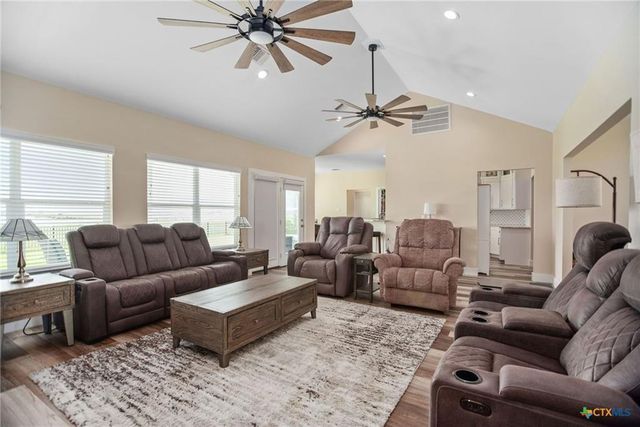 105 Redfish Drive, Port Lavaca, TX 77979