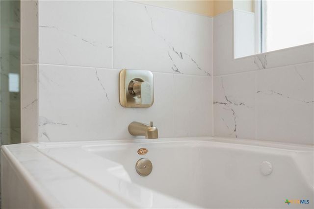 105 Redfish Drive, Port Lavaca, TX 77979