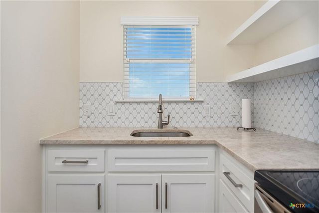 105 Redfish Drive, Port Lavaca, TX 77979