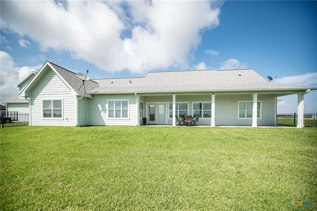 105 Redfish Drive, Port Lavaca, TX 77979