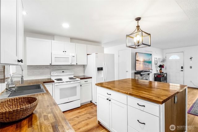 326 W 8th St, Warden, WA 98857