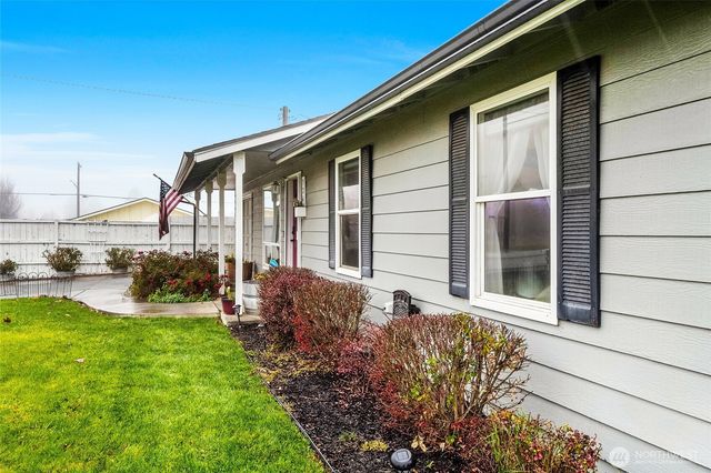 326 W 8th St, Warden, WA 98857