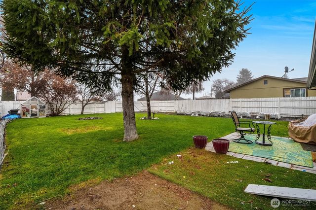 326 W 8th St, Warden, WA 98857