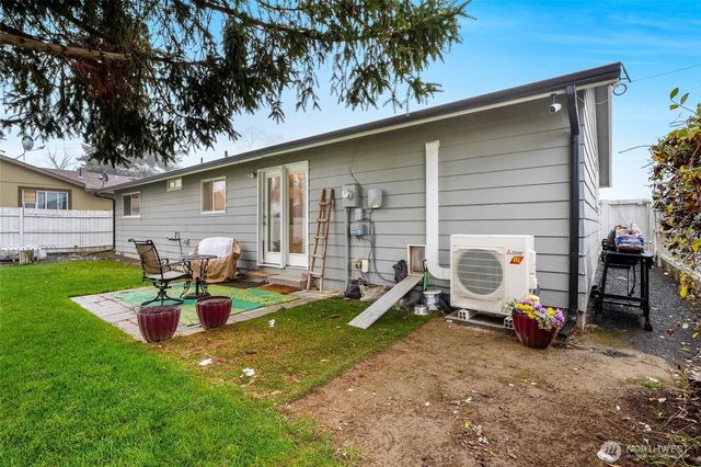 326 W 8th St, Warden, WA 98857