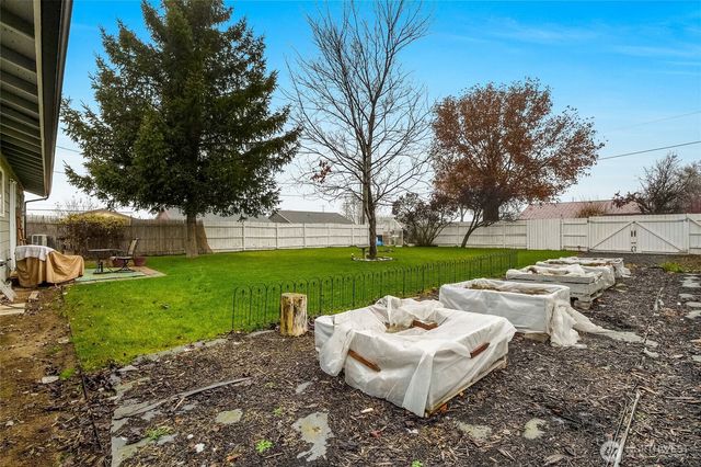 326 W 8th St, Warden, WA 98857