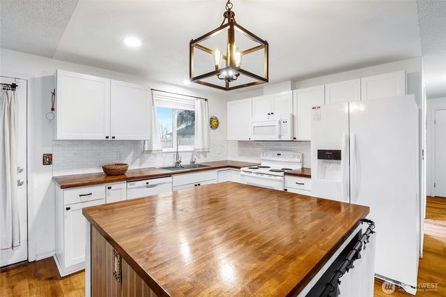 326 W 8th St, Warden, WA 98857