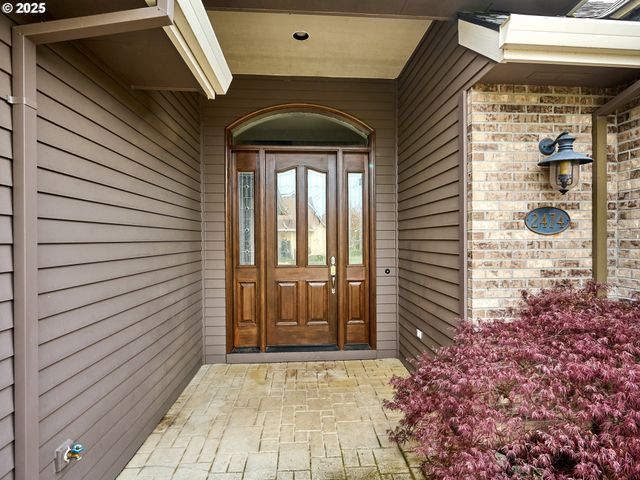 2474 Meridian Dr, Woodburn, OR 97071