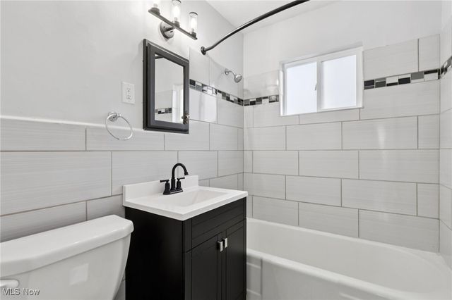 244 E Catawba Avenue, Akron, OH 44301