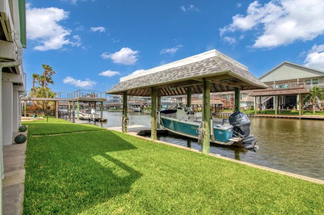 1303 Blue Heron Street, Bayou Vista, TX 77563