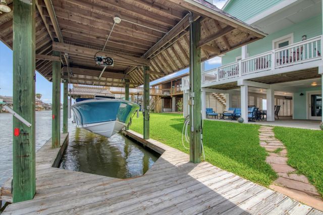 1303 Blue Heron Street, Bayou Vista, TX 77563