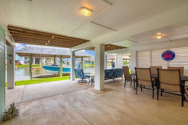 1303 Blue Heron Street, Bayou Vista, TX 77563