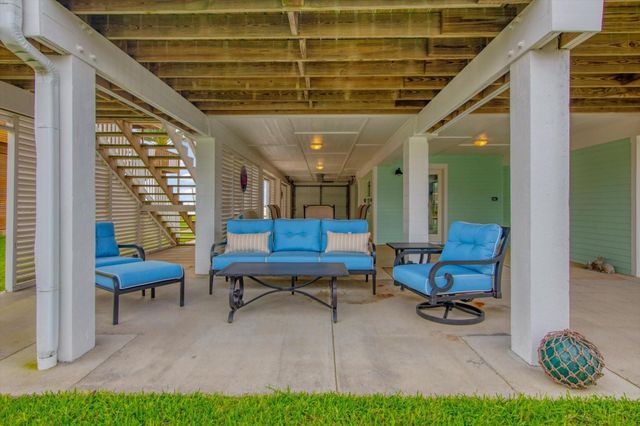 1303 Blue Heron Street, Bayou Vista, TX 77563