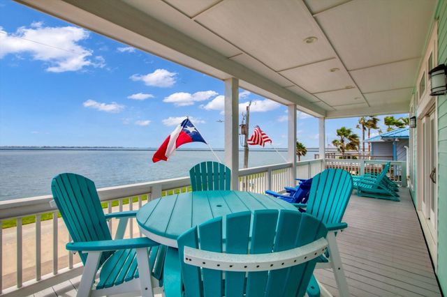 1303 Blue Heron Street, Bayou Vista, TX 77563