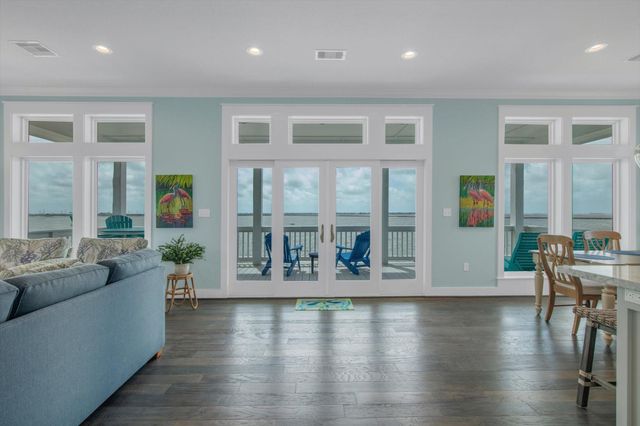 1303 Blue Heron Street, Bayou Vista, TX 77563