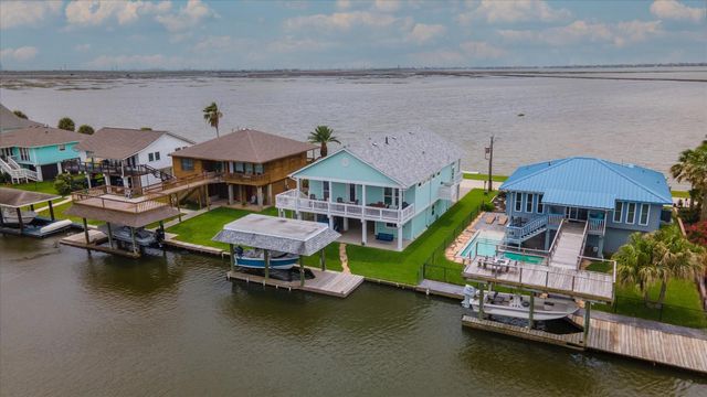 1303 Blue Heron Street, Bayou Vista, TX 77563