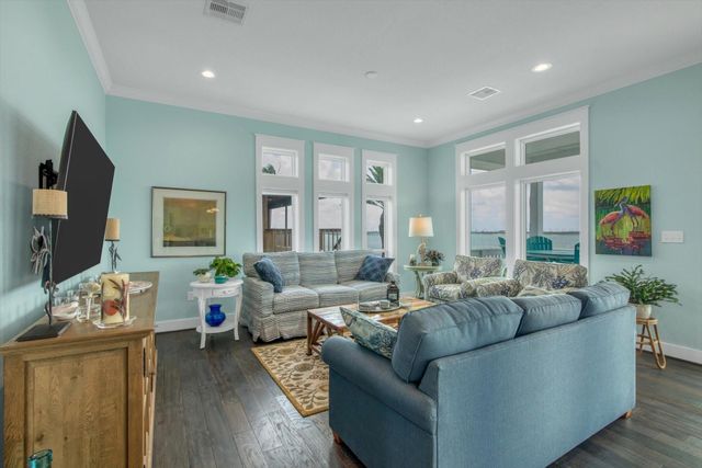 1303 Blue Heron Street, Bayou Vista, TX 77563