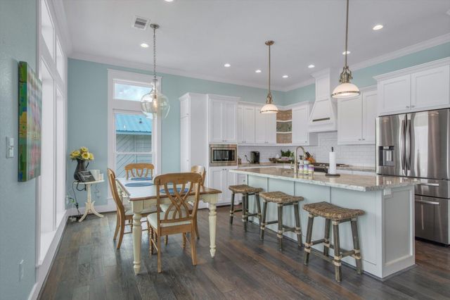 1303 Blue Heron Street, Bayou Vista, TX 77563