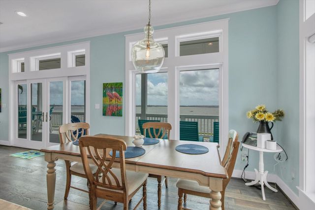 1303 Blue Heron Street, Bayou Vista, TX 77563