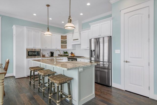 1303 Blue Heron Street, Bayou Vista, TX 77563