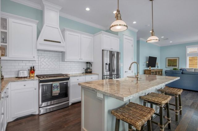 1303 Blue Heron Street, Bayou Vista, TX 77563