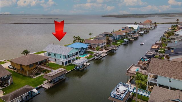 1303 Blue Heron Street, Bayou Vista, TX 77563