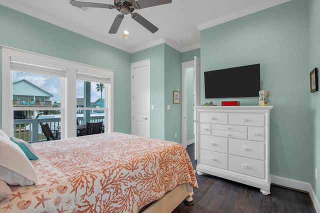 1303 Blue Heron Street, Bayou Vista, TX 77563