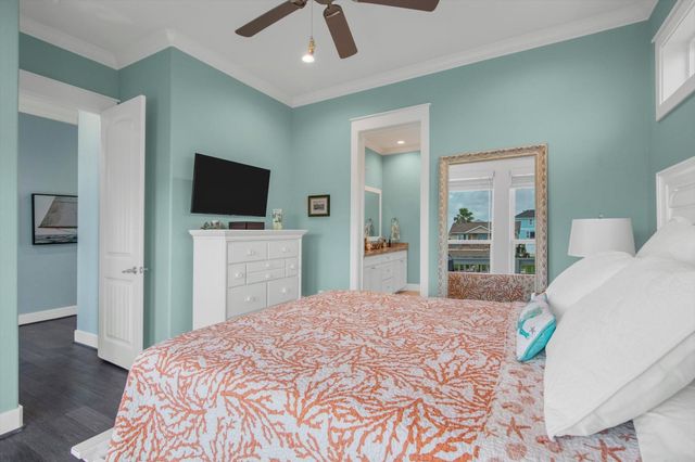 1303 Blue Heron Street, Bayou Vista, TX 77563