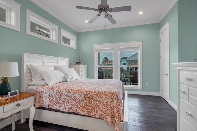 1303 Blue Heron Street, Bayou Vista, TX 77563