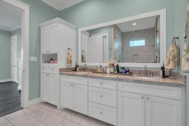 1303 Blue Heron Street, Bayou Vista, TX 77563