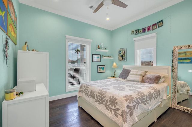 1303 Blue Heron Street, Bayou Vista, TX 77563