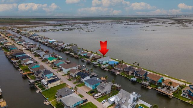 1303 Blue Heron Street, Bayou Vista, TX 77563