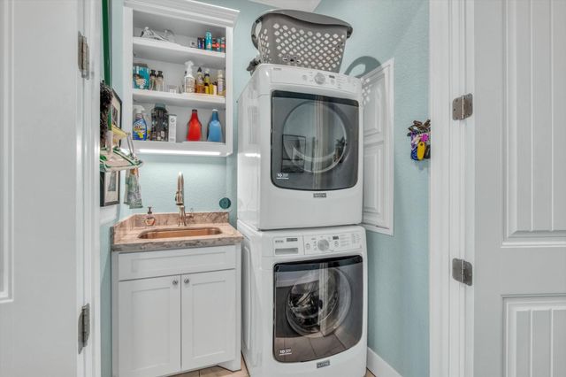 1303 Blue Heron Street, Bayou Vista, TX 77563