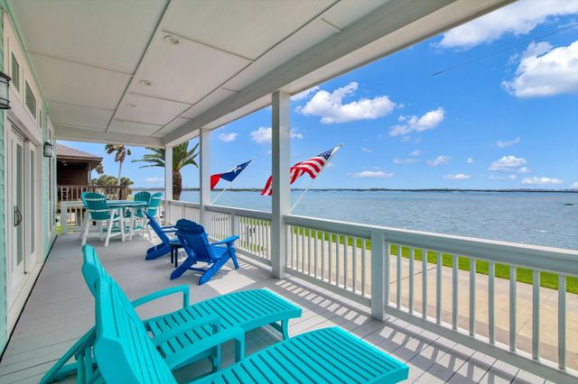 1303 Blue Heron Street, Bayou Vista, TX 77563