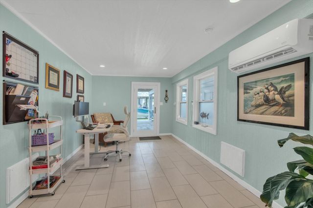 1303 Blue Heron Street, Bayou Vista, TX 77563