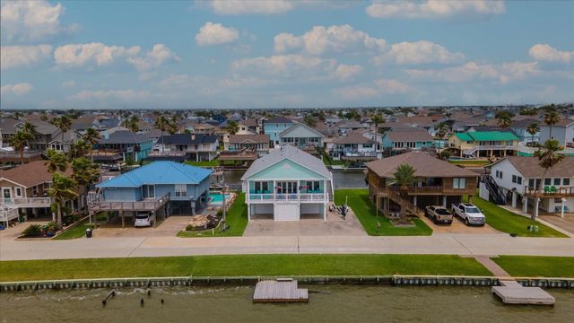 1303 Blue Heron Street, Bayou Vista, TX 77563