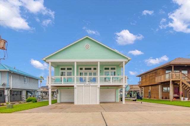 1303 Blue Heron Street, Bayou Vista, TX 77563