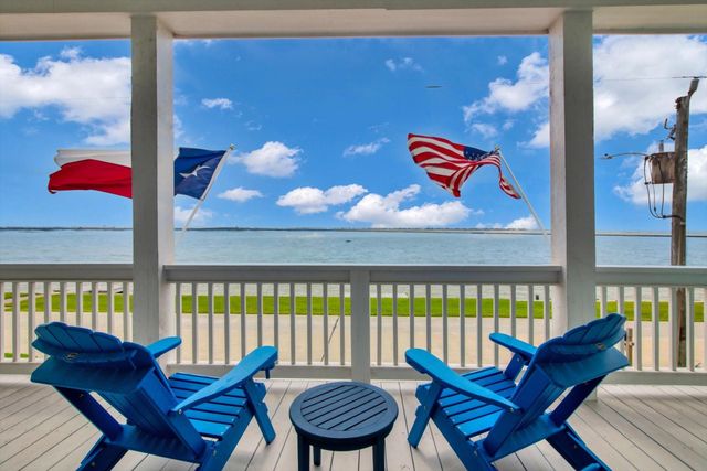 1303 Blue Heron Street, Bayou Vista, TX 77563