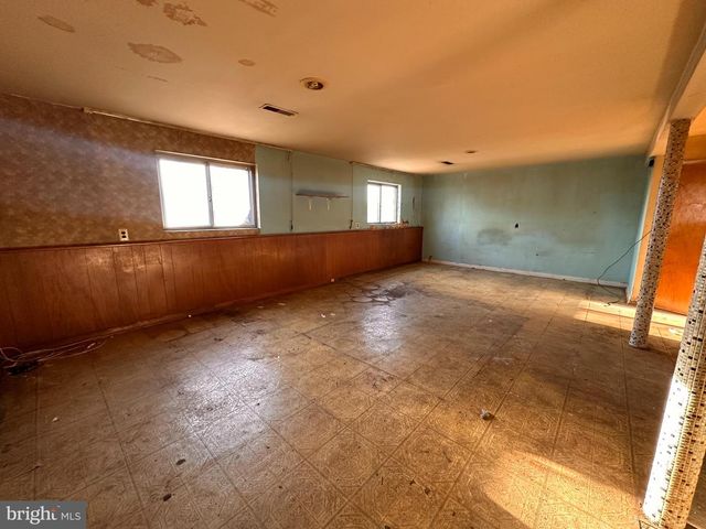 6709 CHANDLER AVE, Pennsauken, NJ 08110