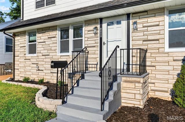 4508 Saint Leo Lane, St Ann, MO 63074
