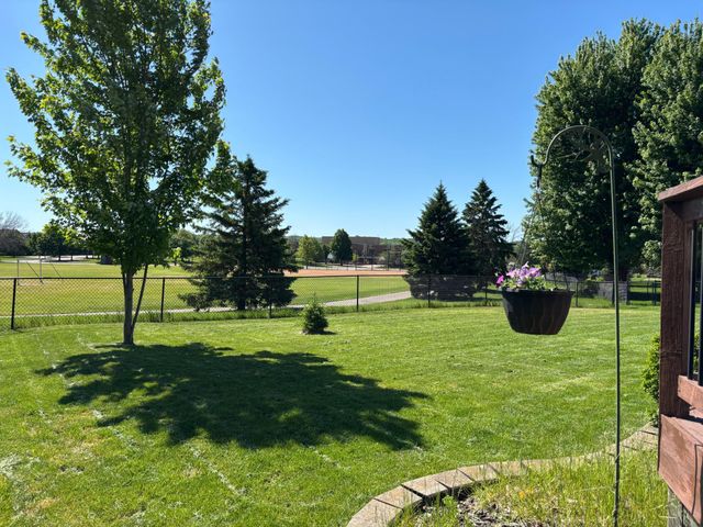 1575 Windsor Drive S, Shakopee, MN 55379
