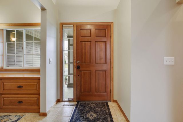 1575 Windsor Drive S, Shakopee, MN 55379