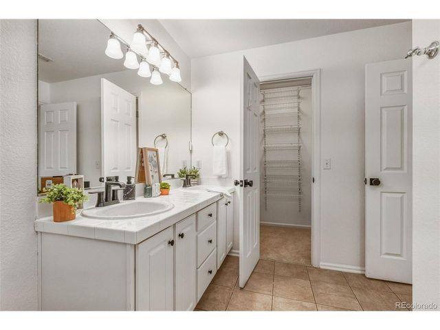 7414 S Mobile St, Aurora, CO 80016