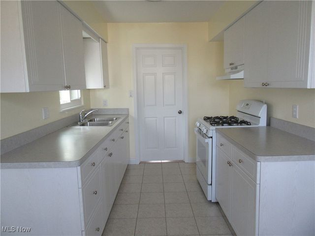 7707 Liberty Avenue, Parma, OH 44129