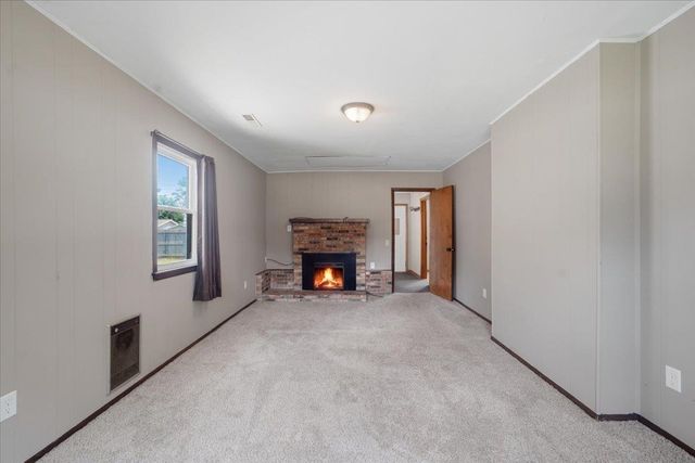 1051 Wisconsin Street, Waterloo, IA 50702